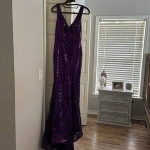 Women’s Purple/Plum Sleeveless Sparkle Floor Length Gown Size Small